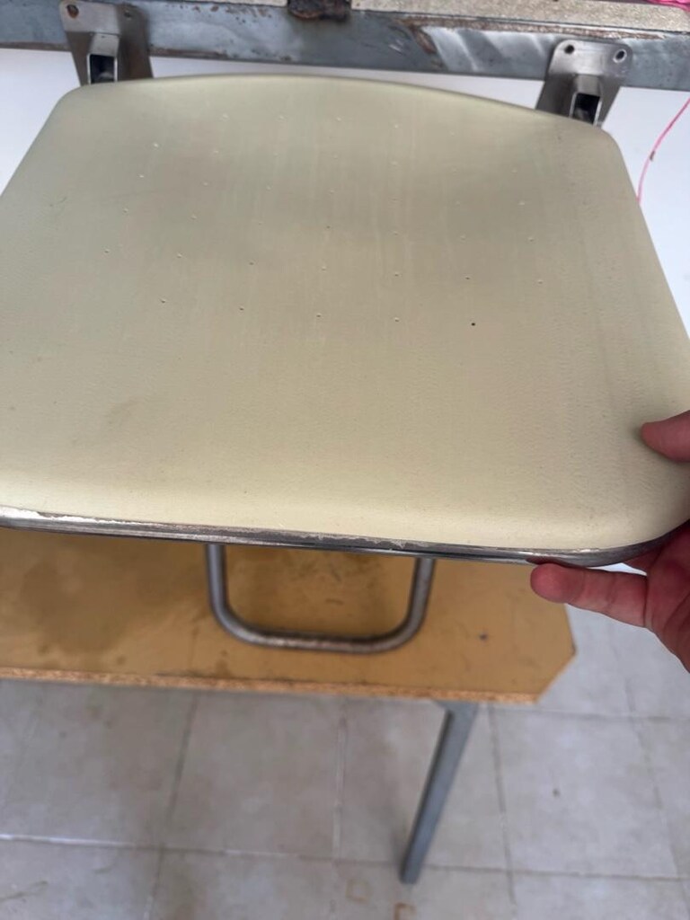 plastik oturaklı metal sandelye - 3