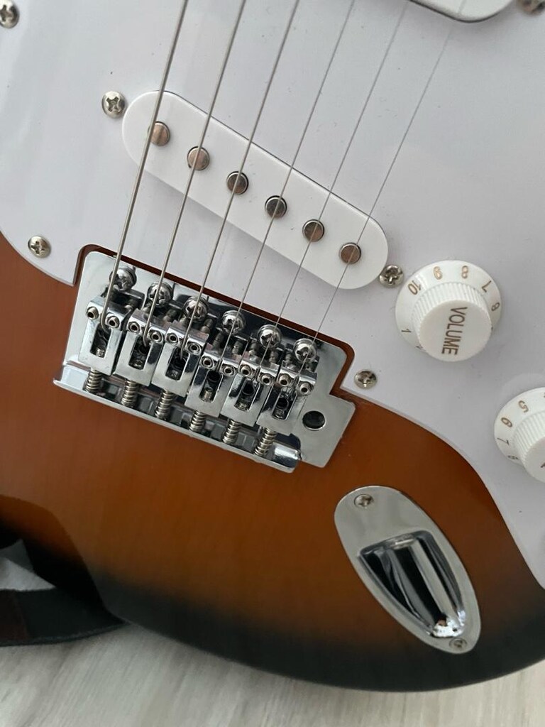 Squier Sonic Stratocaster 2 Ton Sunburst Elektro Gitar Seti