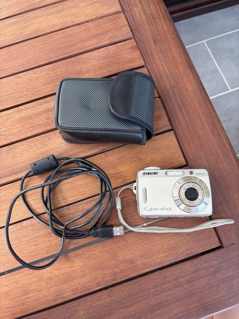 Sony Cyber-shot DSC-S500 6.0 MP Dijital Fotoğraf Makinesi (Arızalı) - 4