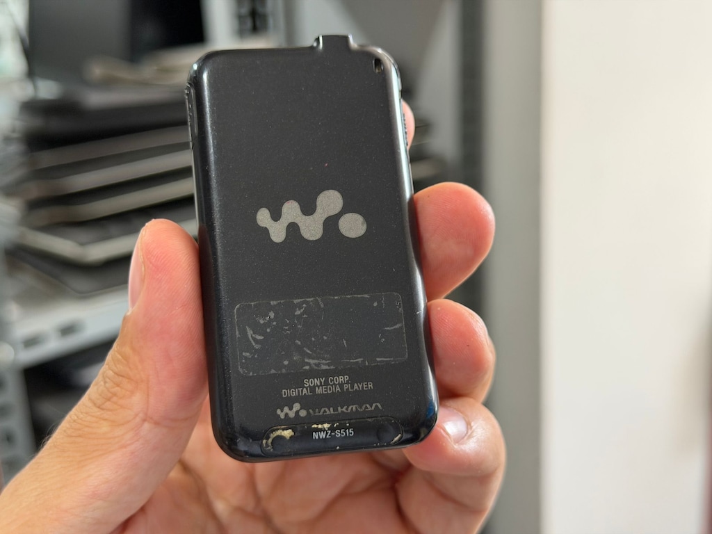 Sony Walkman NWZ-S515 Black (2GB) Digital Media Player - 2