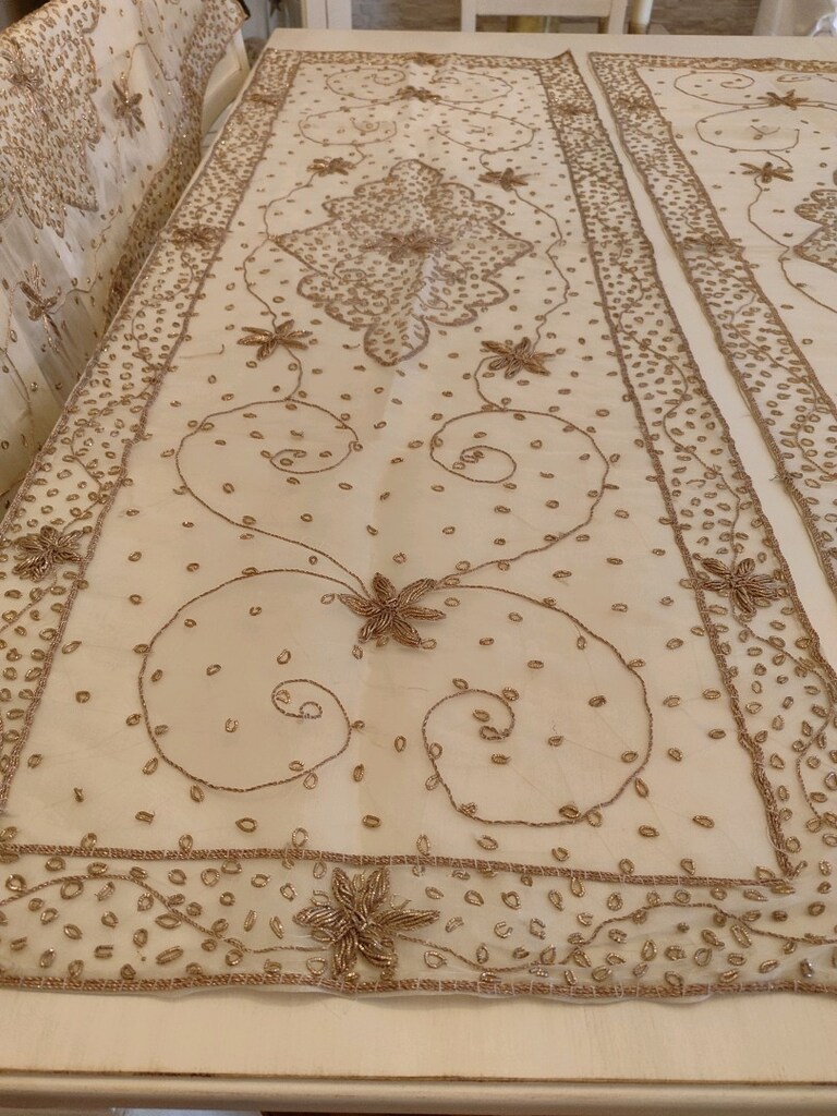 hint işi tel sarma simli şömentabla dore rengi. 140 * 49 cm