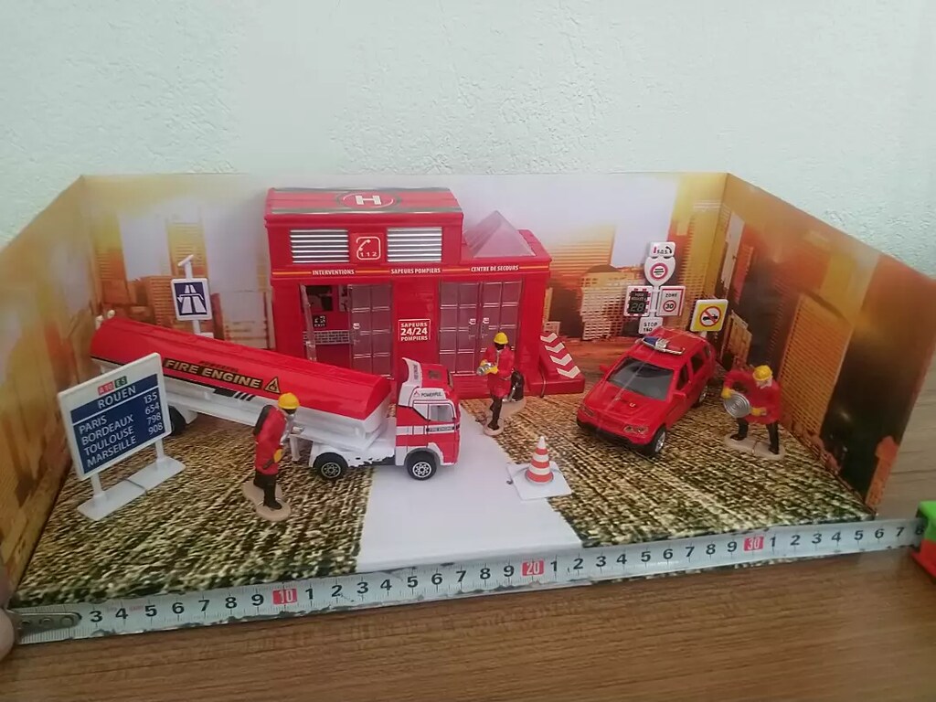 METAL MODEL İTFAİYE TIR ARAÇ EKİPMANLAR VE İSTASYON SETİ - 3