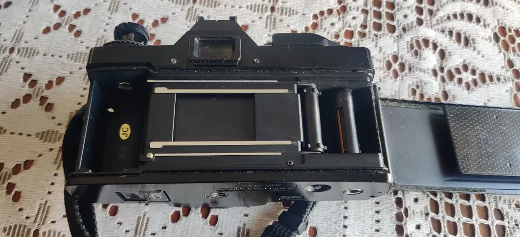 Mamiya ZE Analog Fotoğraf Makinesi.3 tane lens, flaş ve kılıfı mevcut. - 3