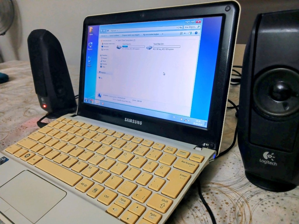 Samsung NC110 Notebook (minibook) - 5