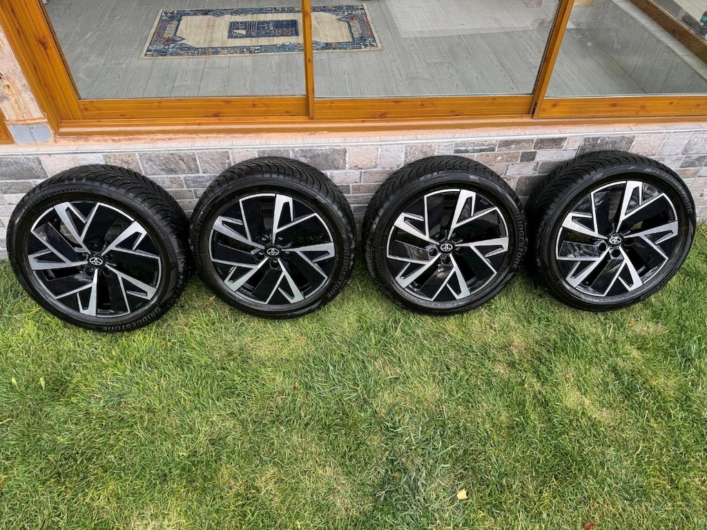 Toyota Corolla Cross/Chr Kışlık Lastik ve Jantlar 225/50 R18 - 2