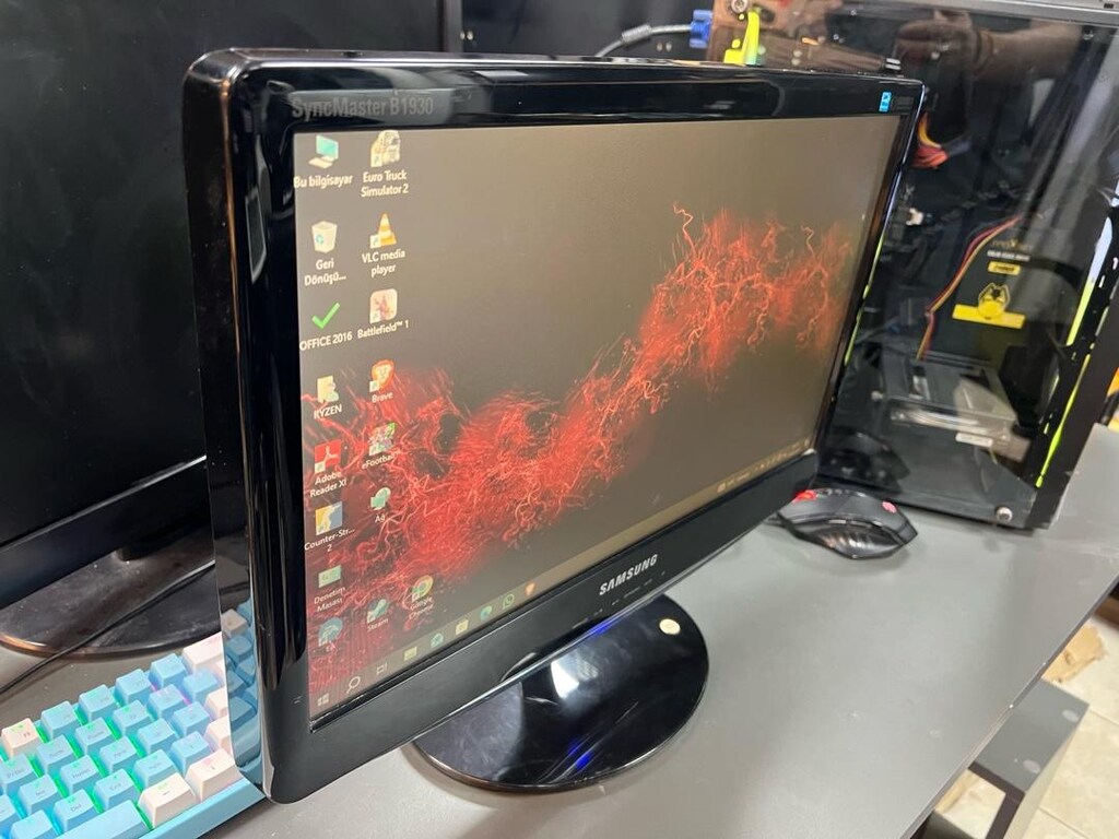 Samsung 18.5” SyncMaster Monitör - 2