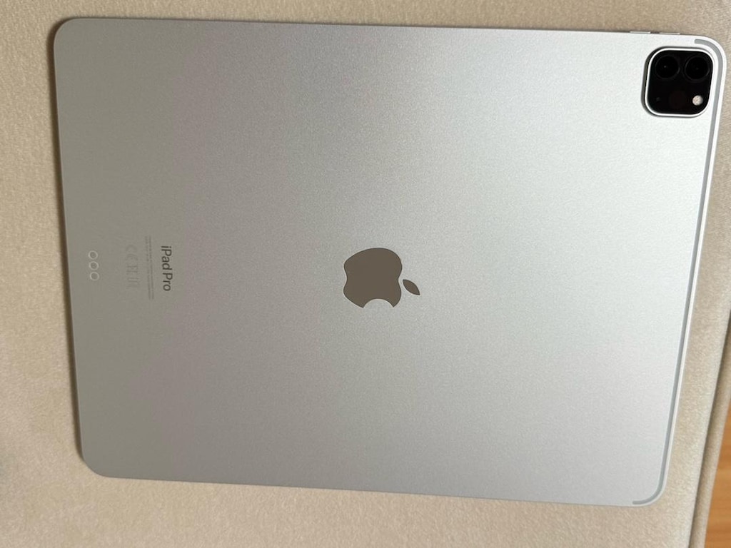 Apple iPad Pro 12.9 M2 128 GB - 10