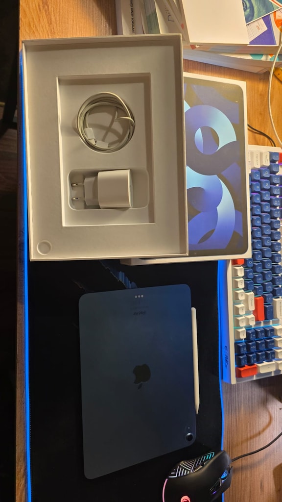 ÖĞRENCİDEN TEMİZ İPAD AİR 5 64 GB APPLE PENCİL + KLAVYE SET