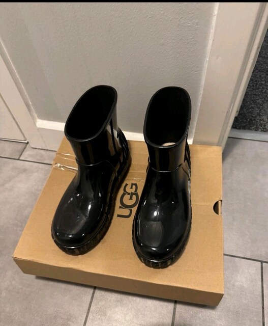 UGG Drizlita Waterproof Siyah Bot – Sıfır, Kutulu (37 Numara)
