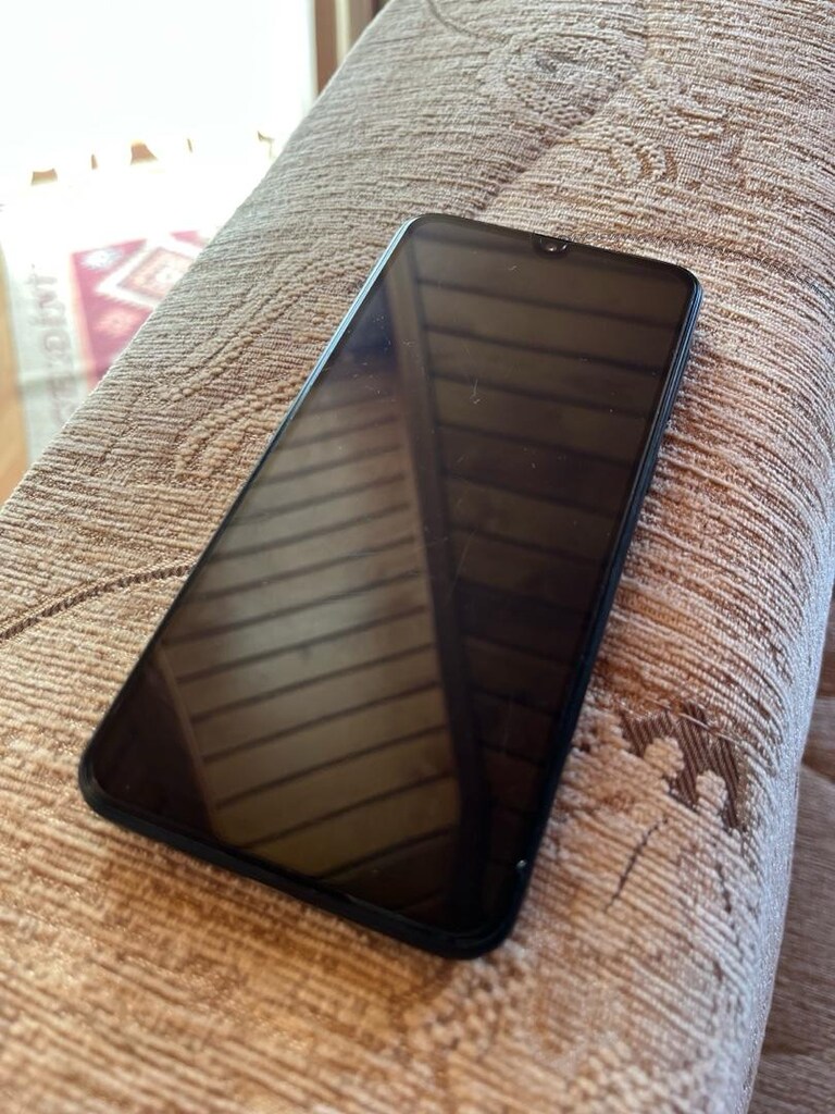 Temiz Samsung Galaxy A20 - Sorunsuz / Kırılmaz Cam + Şarj Cihazı Dahil - 3
