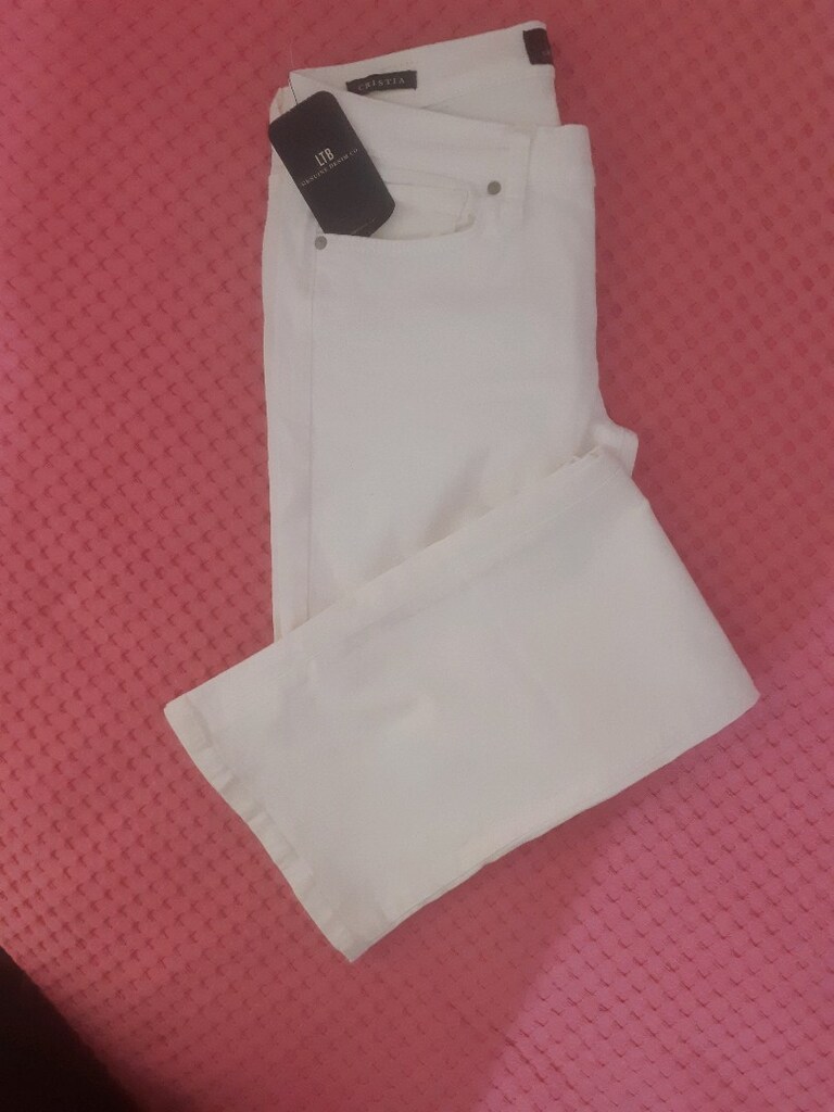 LTB marka kadın beyaz jean etiketi üzerinde