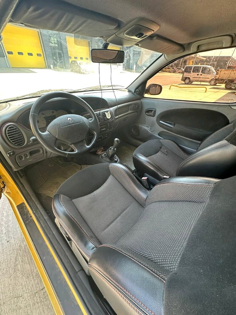 Renoult Megane 1 Coupe 2000 model 1.6 - 15