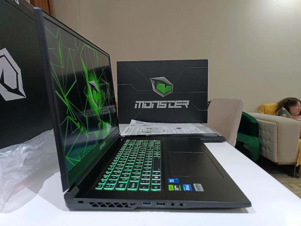 1 aylık MONSTER ABRA 17.3/144HZ/ CORE 7 ULTRA 250H 16 GB /1 TB - 6