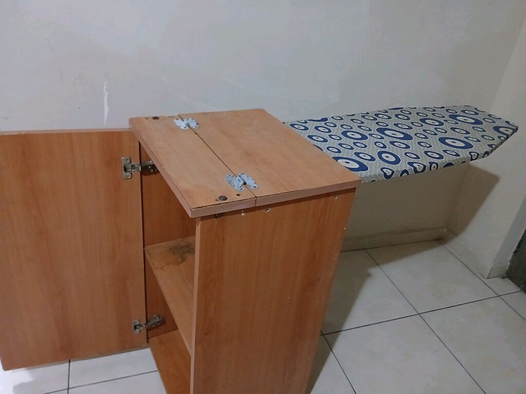KATLANIR ÜTÜ MASASI VE RAFLI DOLAP - 8