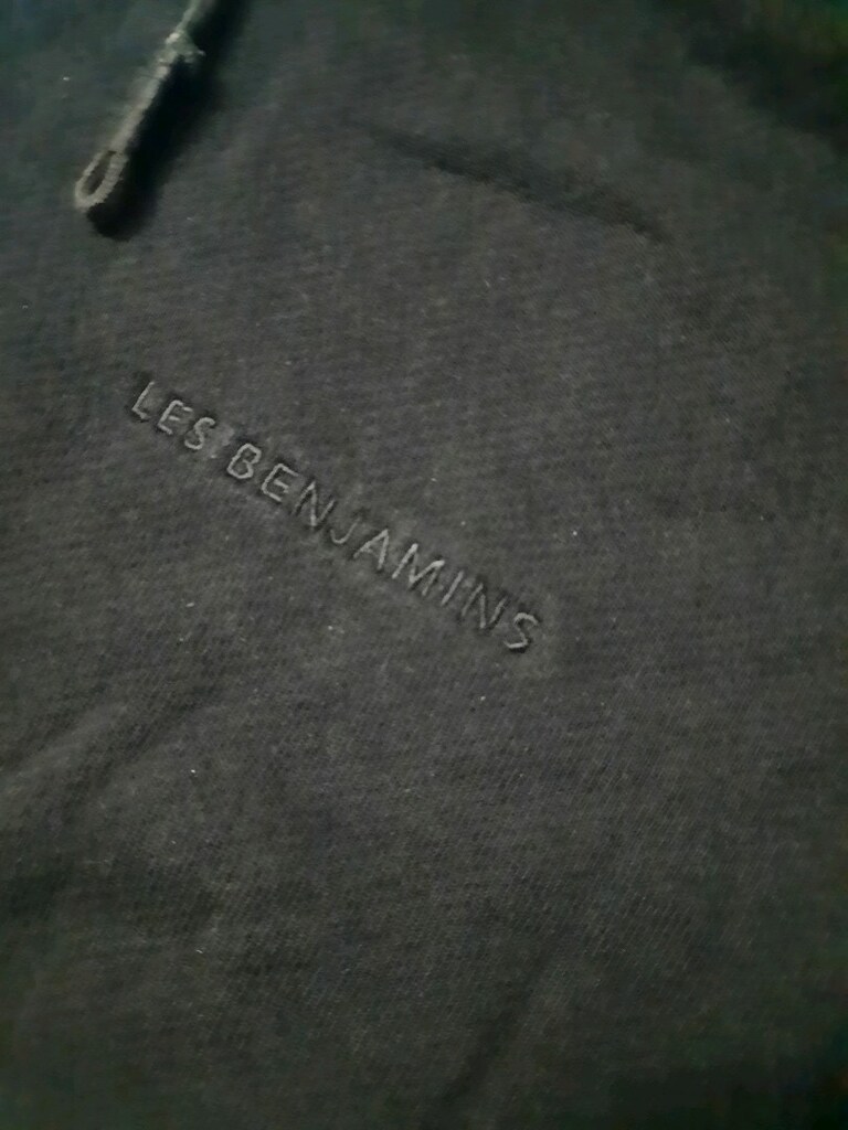 siyah şapkalı sweatshirt — görsel 2/3