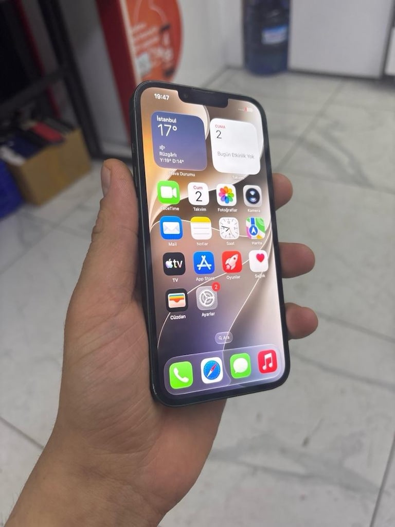 iPhone 13 - 2