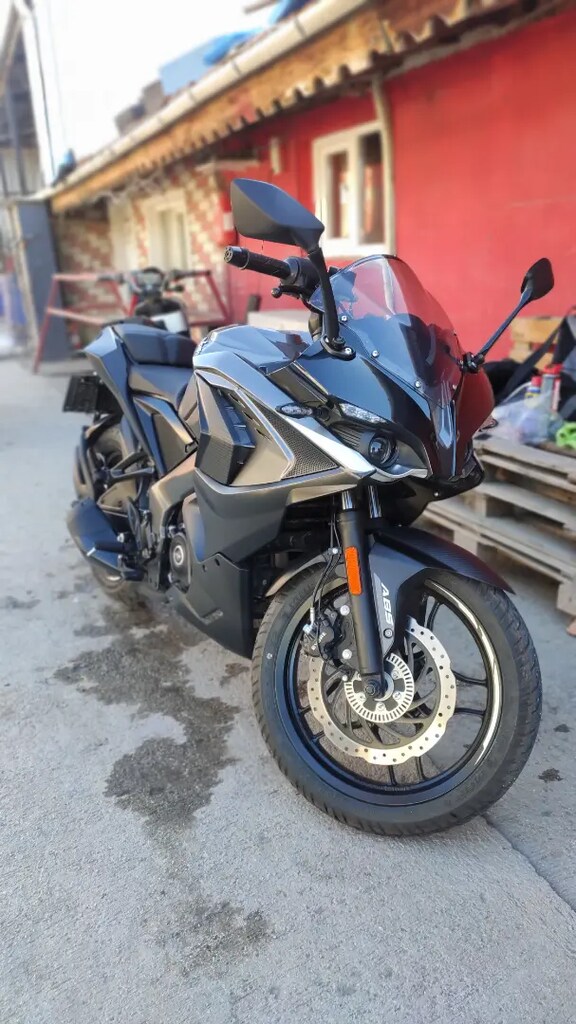 pulsar-rs-200-motosiklet-1681349183