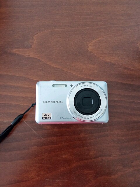Olympus D-700