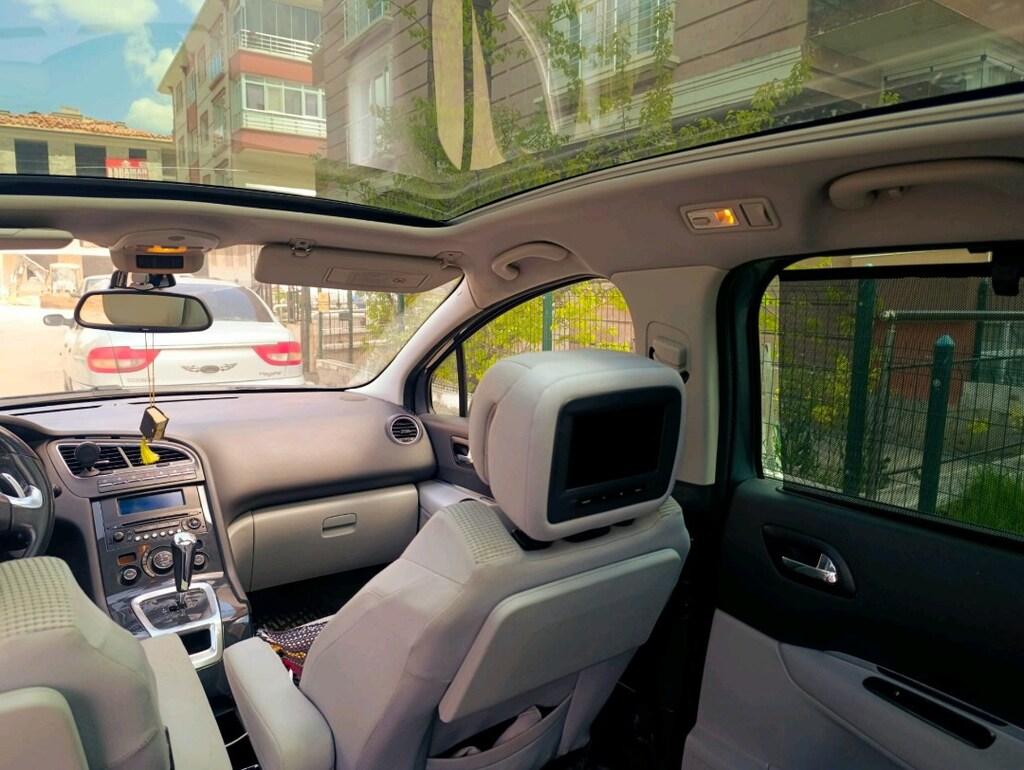 PEJO 5008 1.6 E-HDI premium Pack auto 6R 115HP - 9