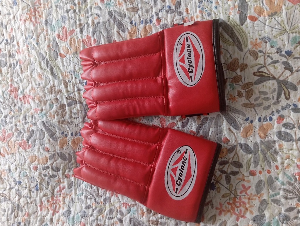 Boks Eldiveni Cyclone