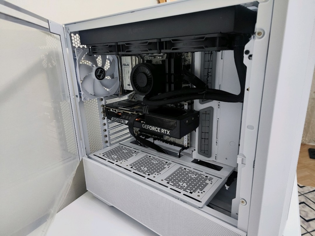 Full Set Gaming/Render PC - RTX 5070 & Ryzen 9 9950X, 32GB, 1TB SSD - 2