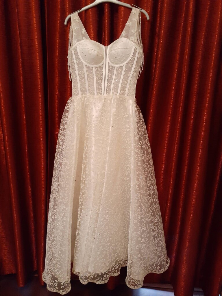 nişan kıyafeti