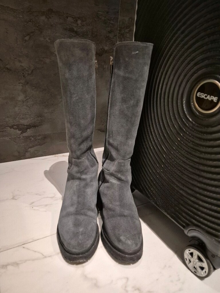 gri süet çizme