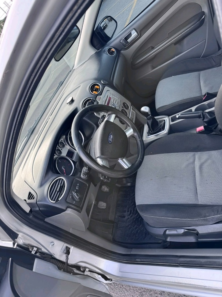 FORD FOCUS 2010 TREND X - 4
