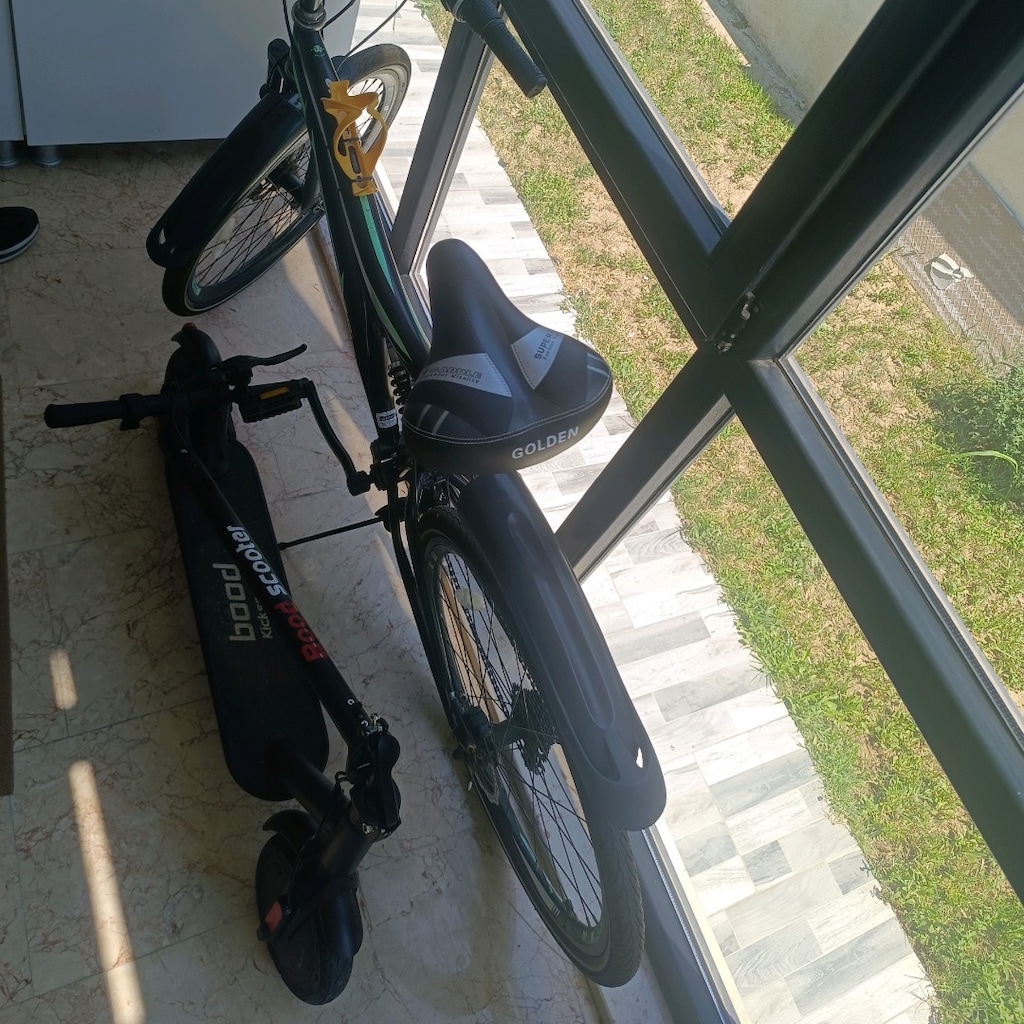 2 elektrikli scooter ve bisiklet. açıklamayı okuyun - 3