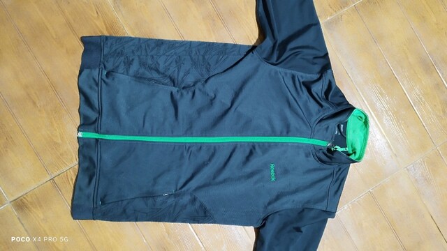 #Reebok ünlü marka Kadın mont..Kol ucu sökük dikilir.