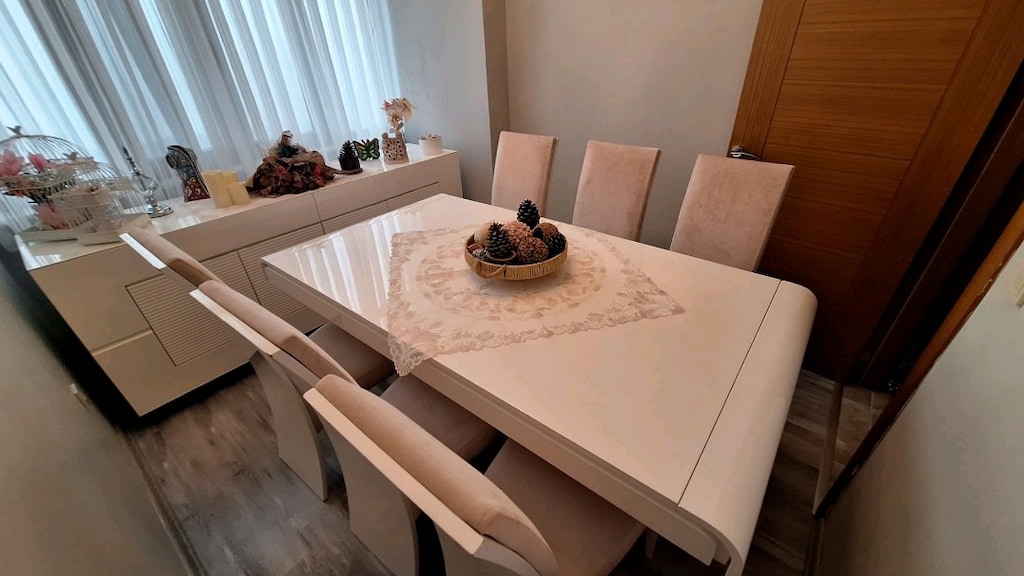 Beyaz Yemek Masası ve Sandalyeler Konsol - 2