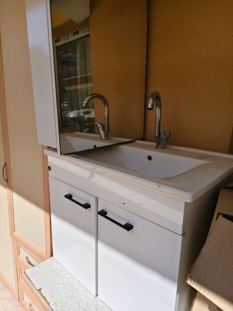 banyo dolabı