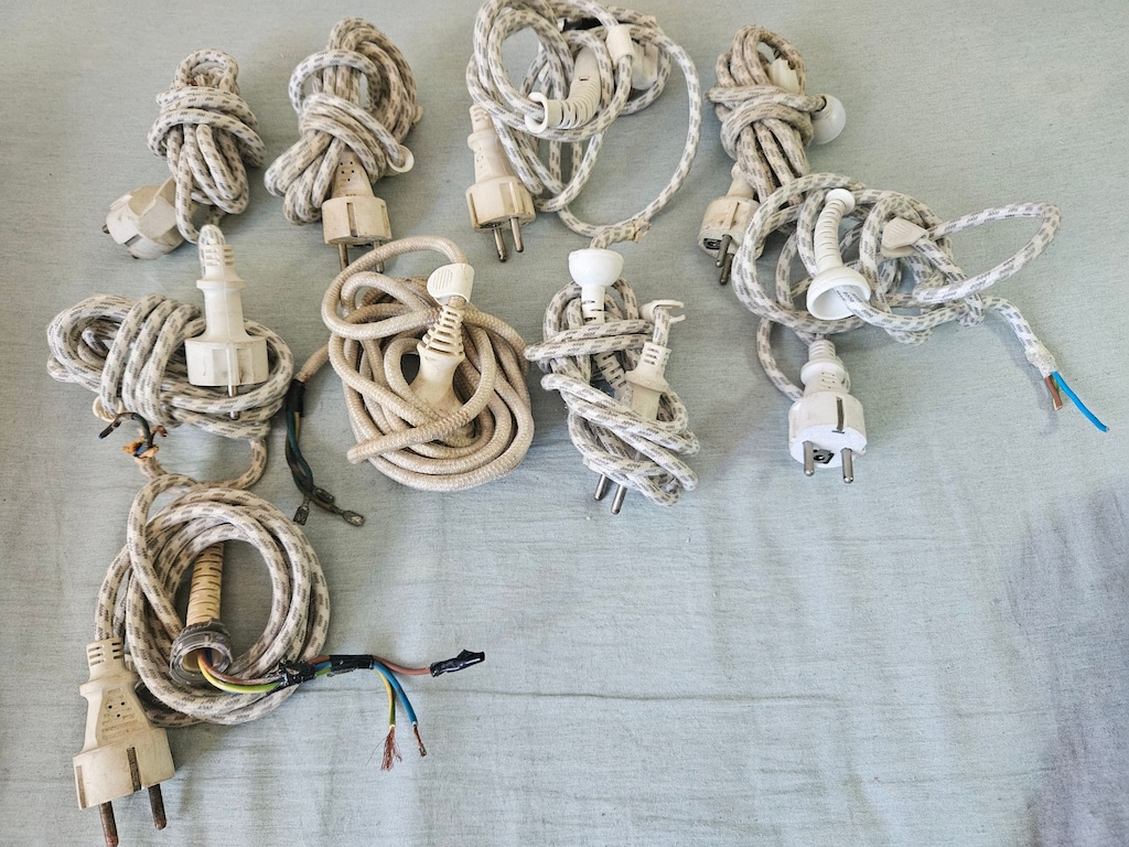 Ütü Kabloları Muhtefil. Adet 300 TL - 2