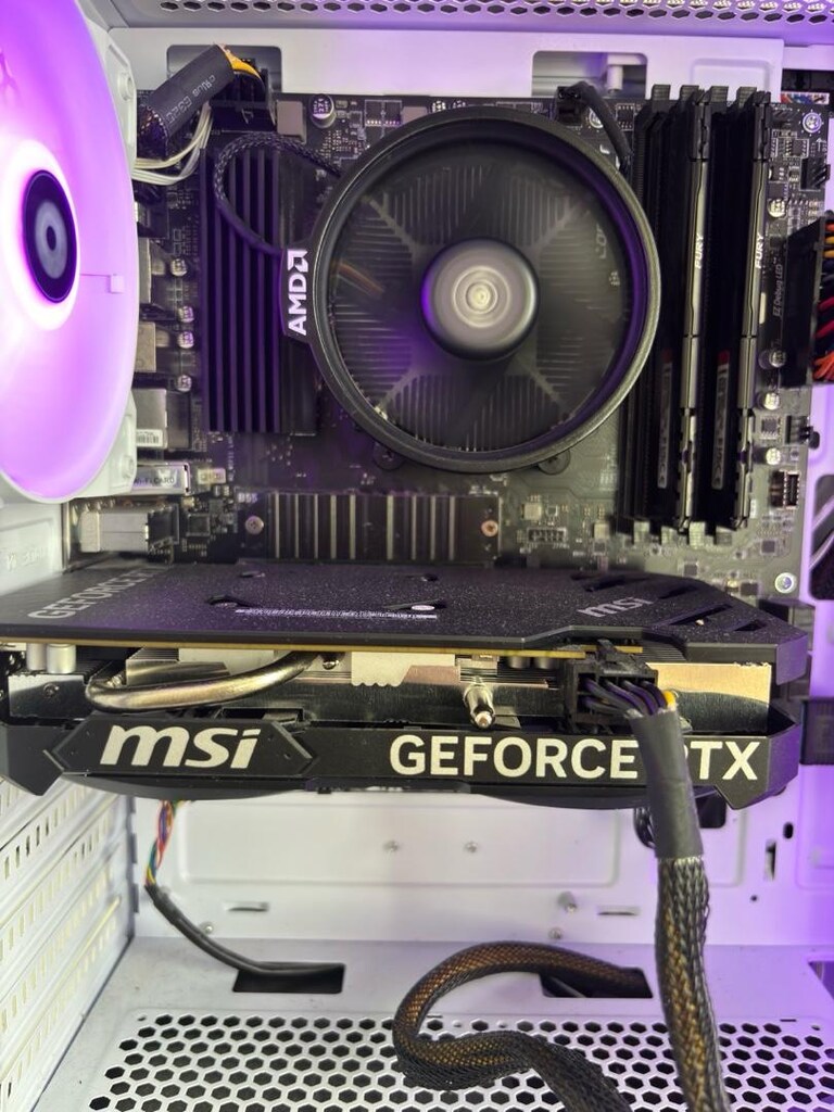 RTX 4060 + R5 5600 / 32 GB RAM / Wi-Fi Anakart / Beyaz Kasa Oyuncu PC - 12