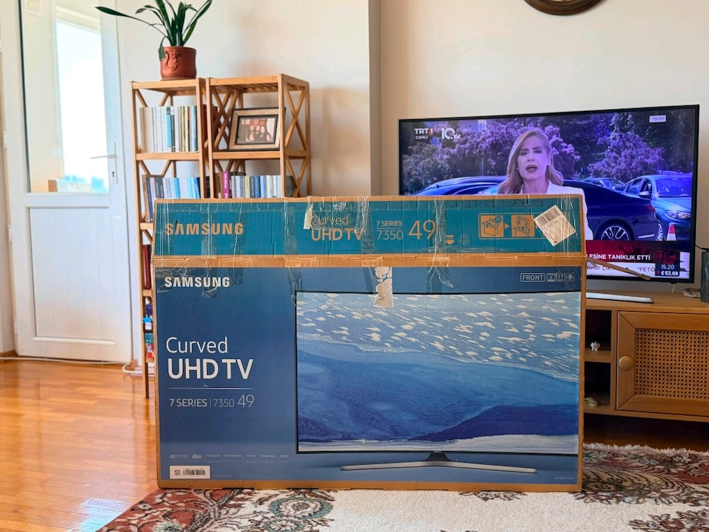 SAMSUNG TV - 8
