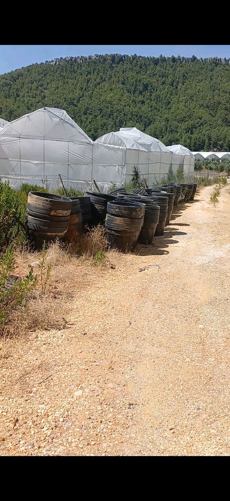plastik 135 litrelik saksı 1700..1800 adet civarı - 5