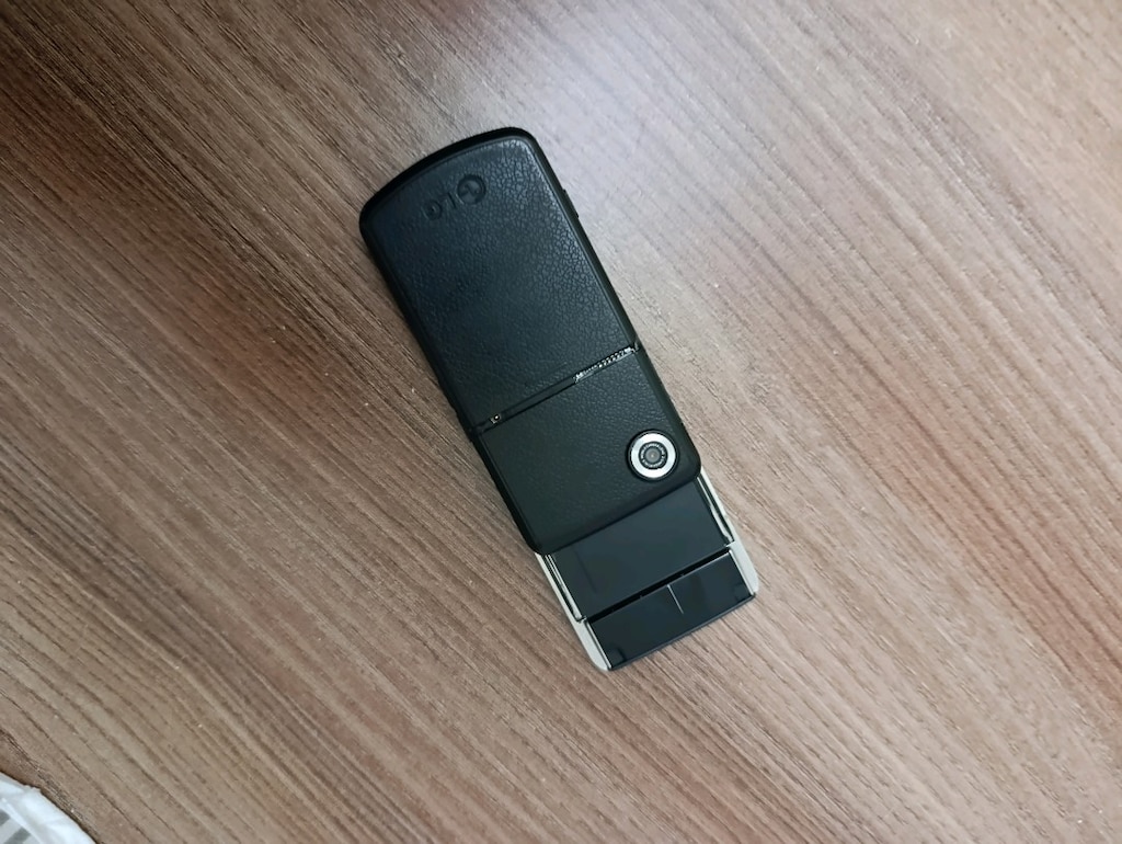 eski telefon şarj aleti ve USB kablosu - 10