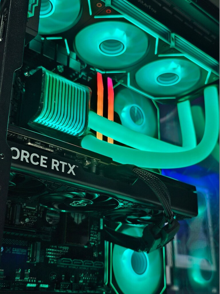 i7 14700K - RTX 4070 Super 12GB - 32GB RAM DDR5 - 1TB M.2 SSD - letgo ...