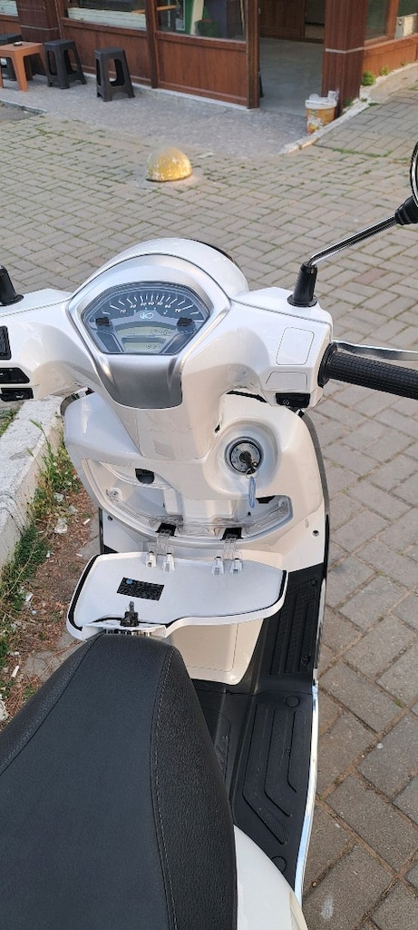 Kmyco Like 50 2021 model 6.000 km de - 5