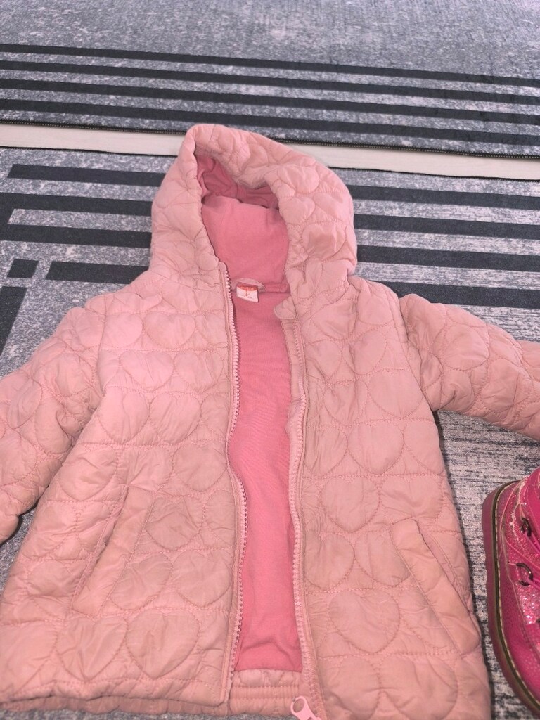 çocuk mont ve bot sıfır gibi hicbi sıkıntısı yok toplu fiyattır - 2