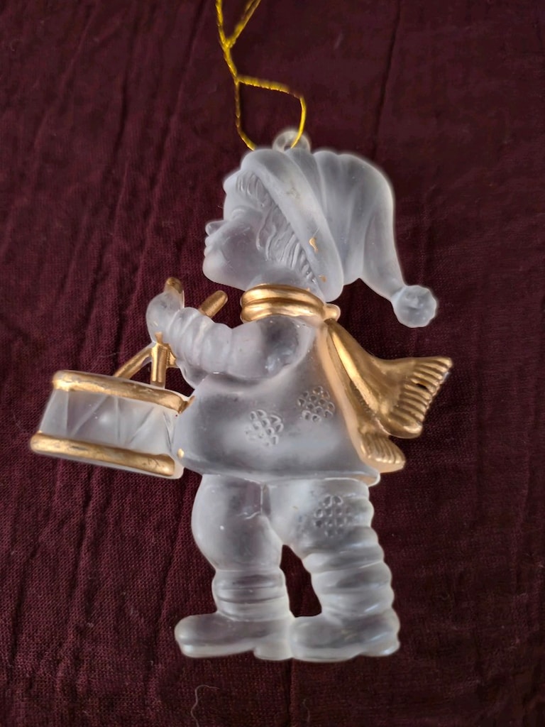 VİNTAGE YILBAŞI SÜSÜ ...8 cm boyunda 6 cm genişliğinde 1980-1990'lar - 2