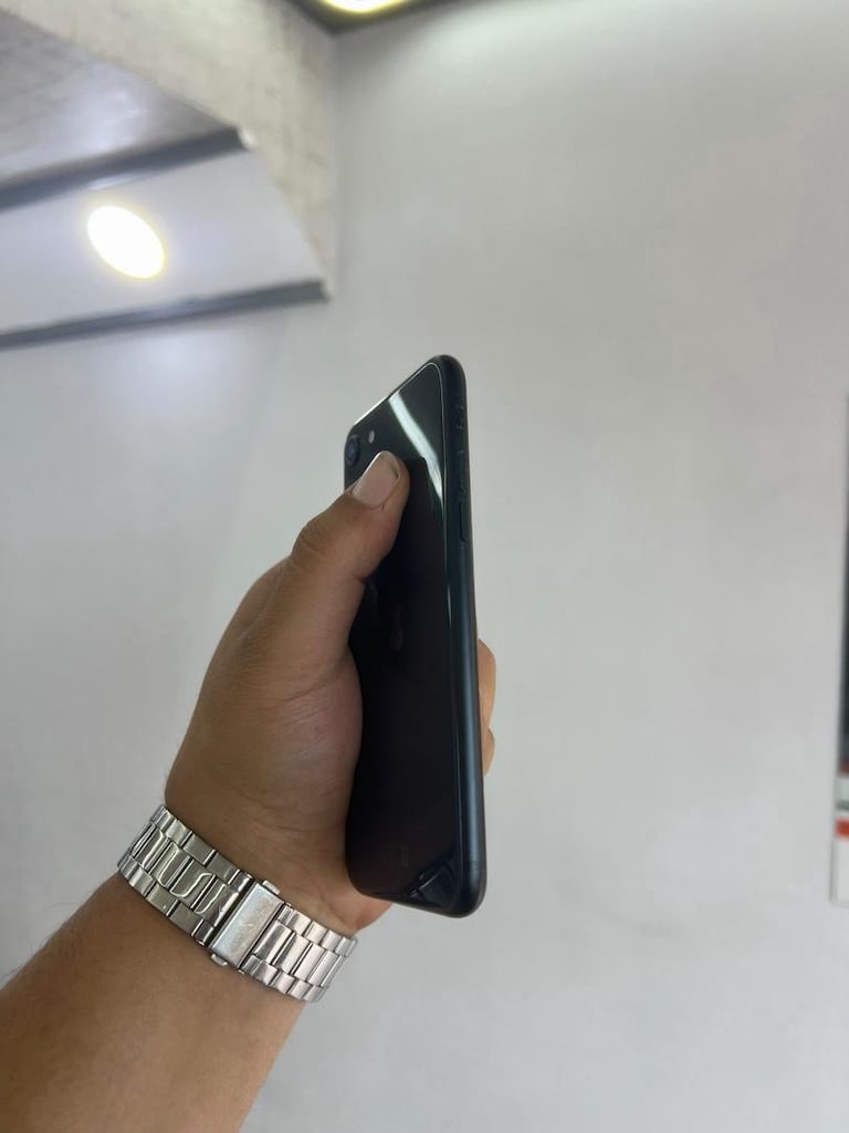 İPHONE SE 128 GB 2.NESİL - 2