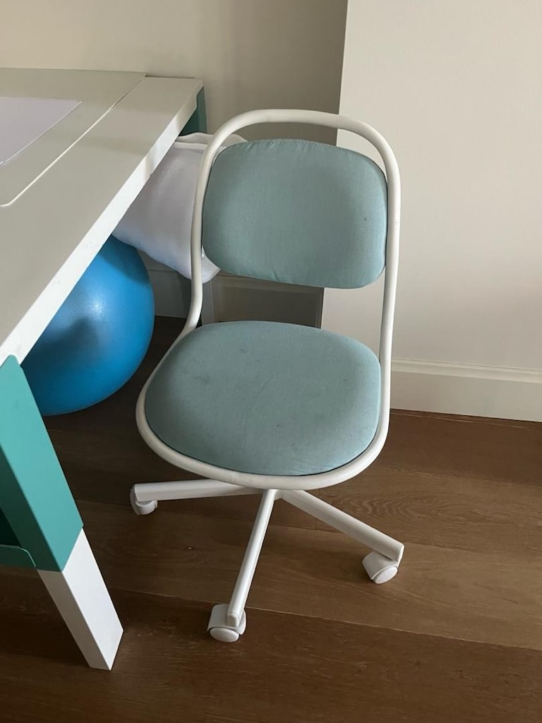 ikea çocuk çalışma masası ve sandalyesi ve koruyucu ped - 6