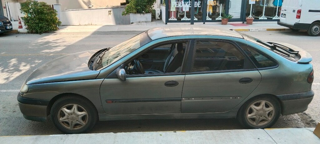 1.6 16v Renault Laguna 1 rxe 2001 model - 3
