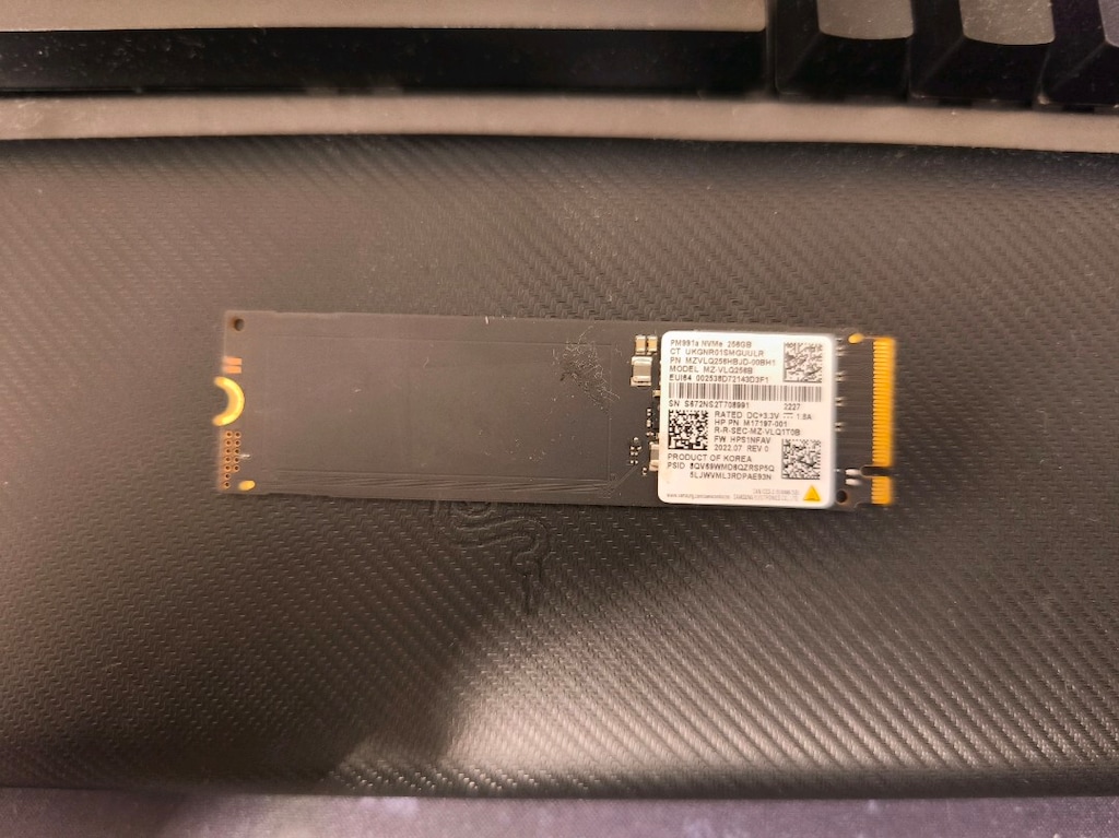 SAMSUNG 256 GB M2 SSD Sağlık %99 - 2
