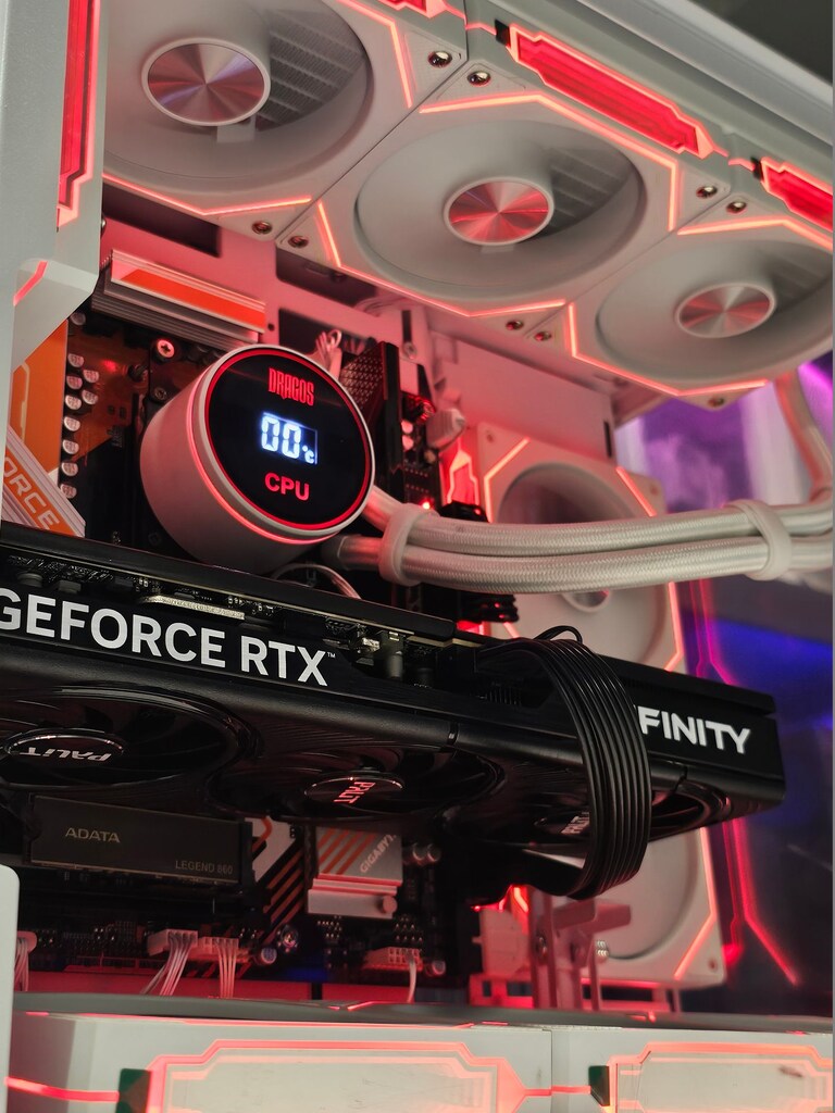 Ryzen 7 7800X3D - RTX 5070 12GB - 32GB RAM - 2TB M.2 SSD - 9