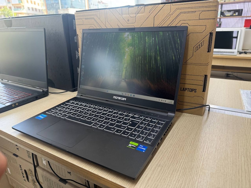 MONSTER *İ5 12450H İŞLEMCİ *32GB RAM *1TB SSD *4050 6GB E.K - 4