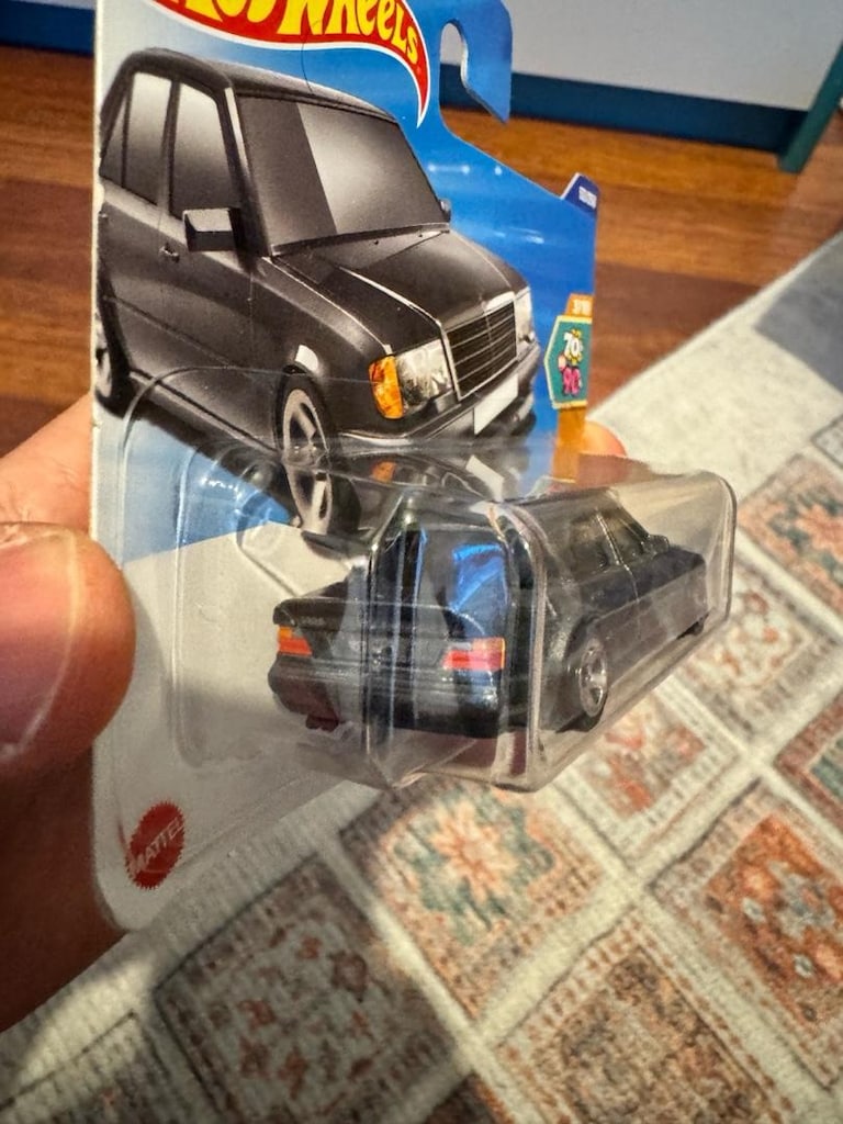 Hot Wheels Mercedes-Benz 500 E - 3