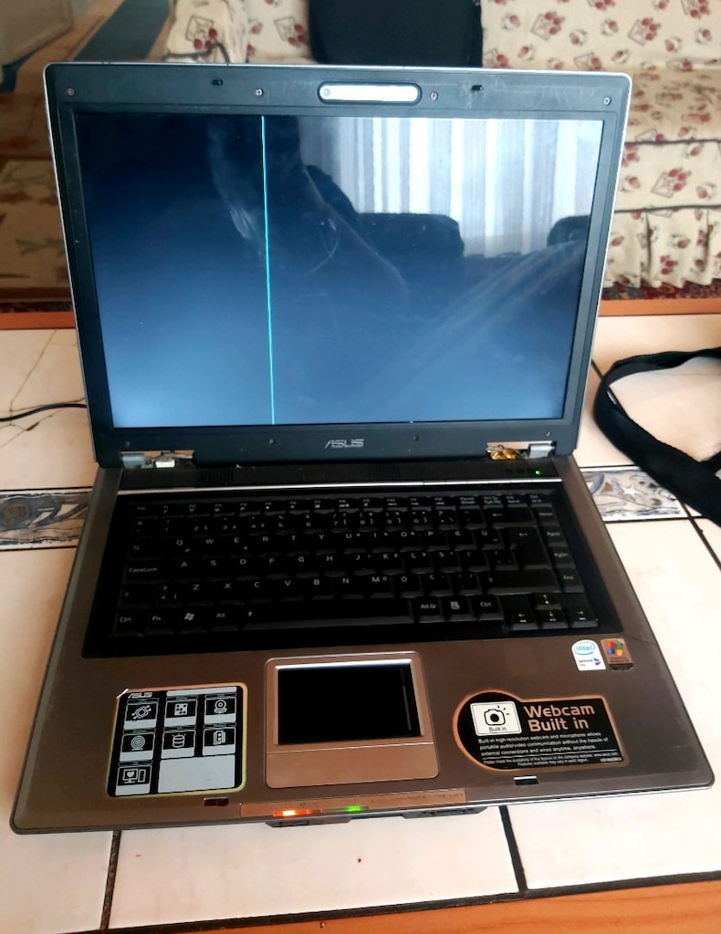 ASUS LEKTOP - 9
