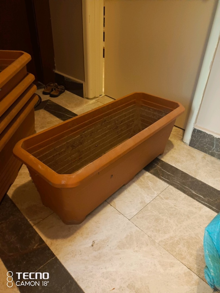 Temiz Durumda Büyük Boy Dikdörtgen Plastik Saksı 60 lt (60 litre) - 6